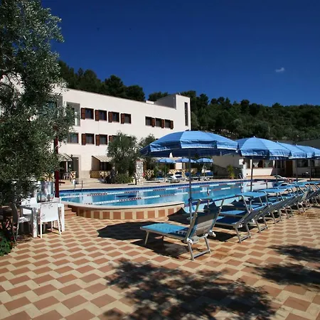 AgriCostella Tranquillita' a poco dal mare di Vieste, Piscina e Parcheggio-3